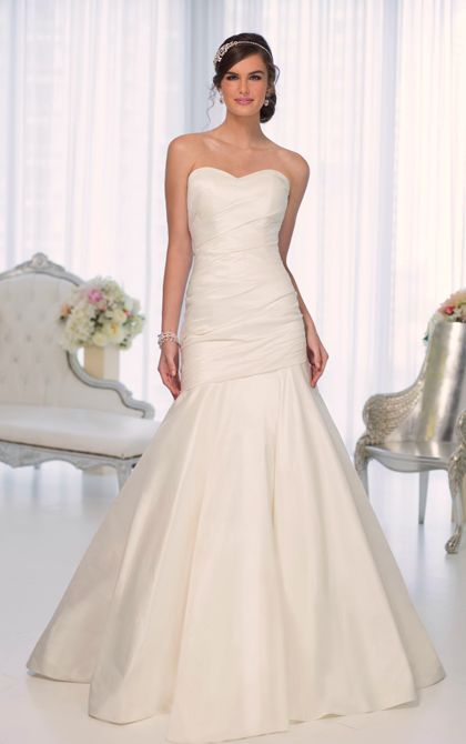 Timeless and Elegant Strapless Wedding Dresses (2)