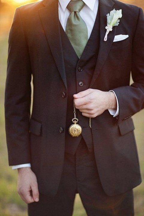 Chic Looks for Spring Wedding Grooms