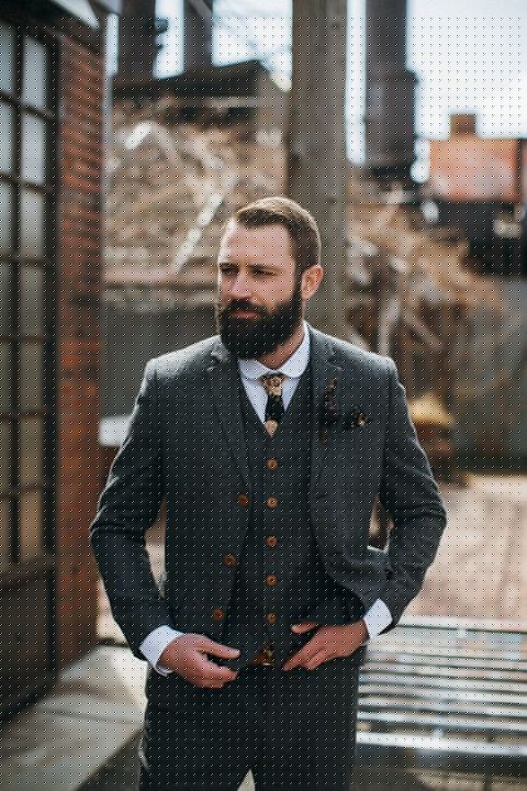 Chic Looks for Spring Wedding Grooms