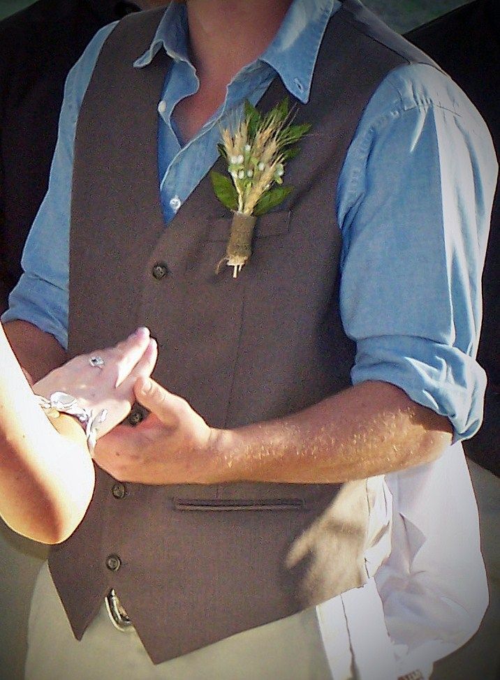 Chic Looks for Spring Wedding Grooms