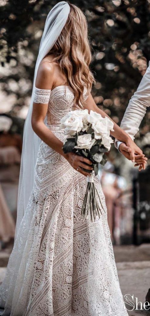 Breath-taking Boho Wedding Dresses Can’t Miss