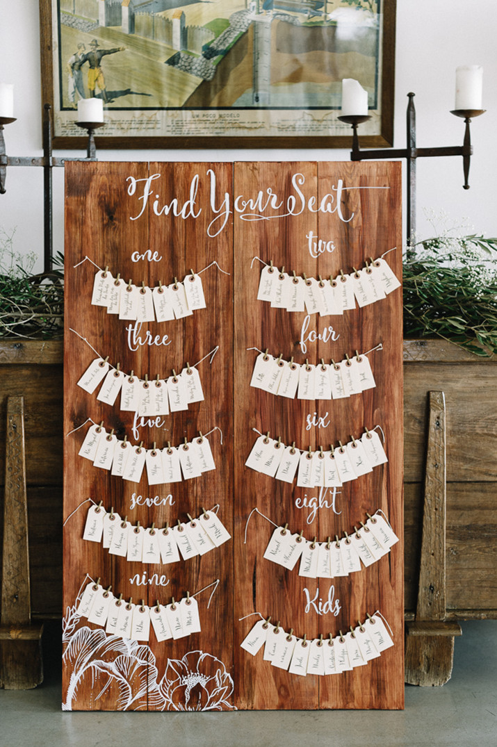 Creative and Eye-catching Wedding Seating Chart Creative and Eye-catching Wedding Seating Chart