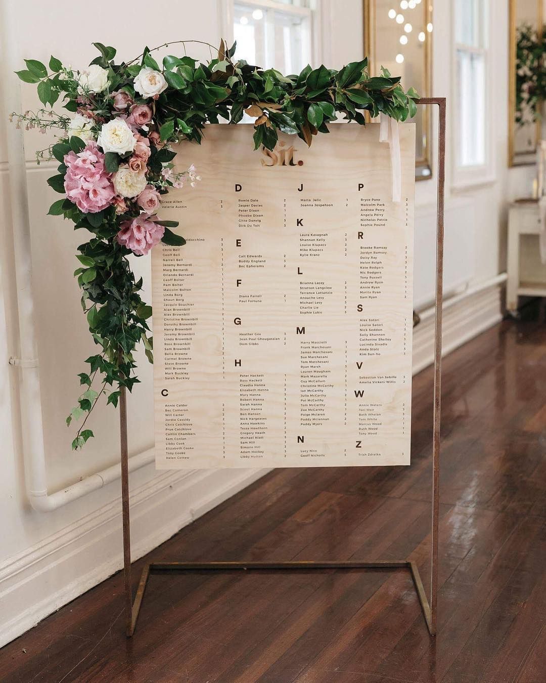 Creative and Eye-catching Wedding Seating Chart Creative and Eye-catching Wedding Seating Chart