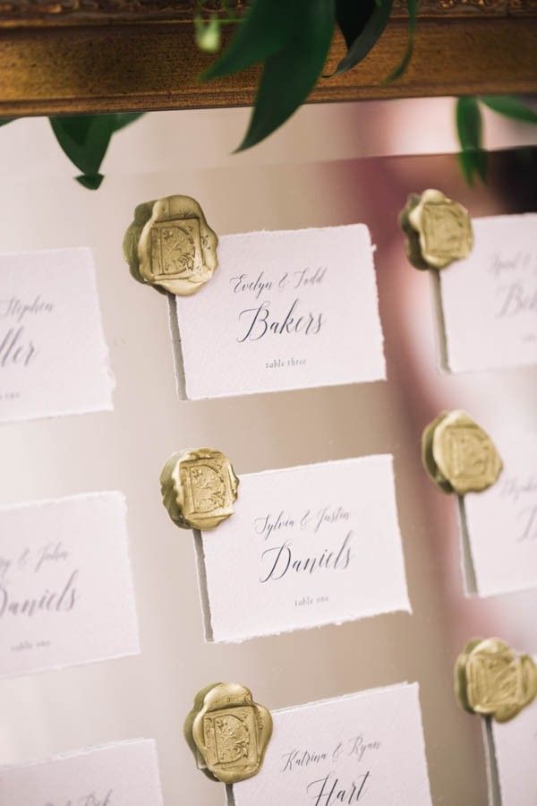 Creative and Eye-catching Wedding Seating Chart Creative and Eye-catching Wedding Seating Chart