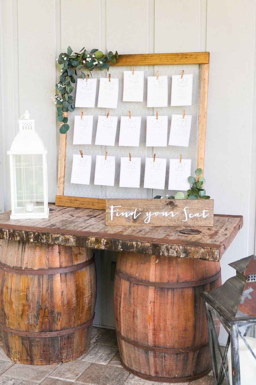 Creative and Eye-catching Wedding Seating Chart Creative and Eye-catching Wedding Seating Chart