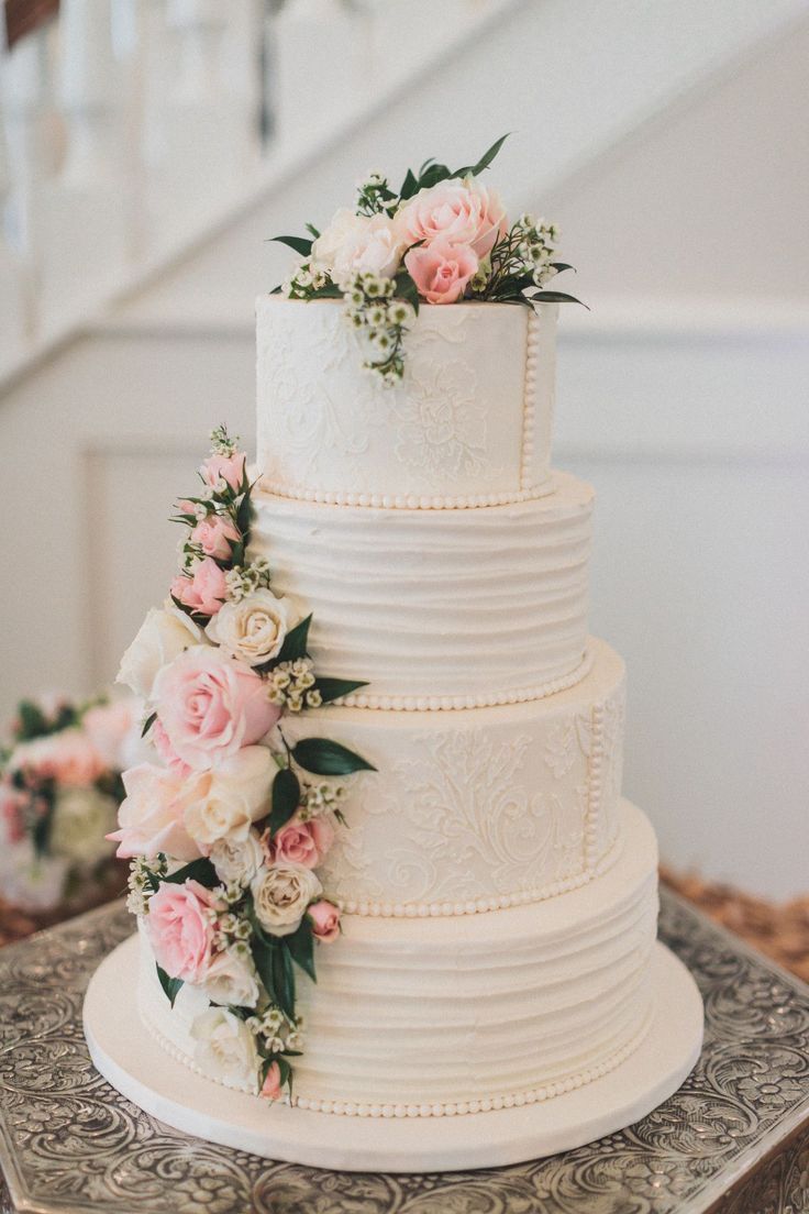 Eye-catching Spring Wedding Cake Ideas to Blow Your Mind Away