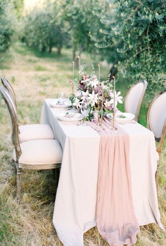 Spring Wedding Table Runners You Can't Miss