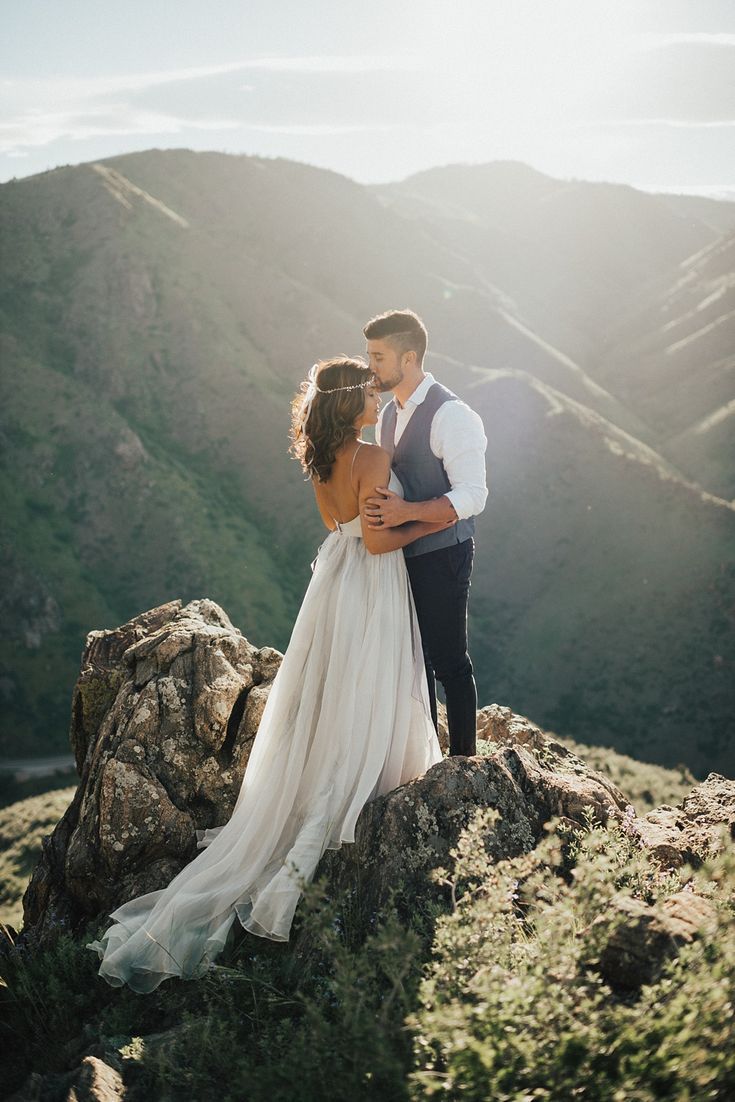 Breath-taking Mountain Wedding Photo Ideas