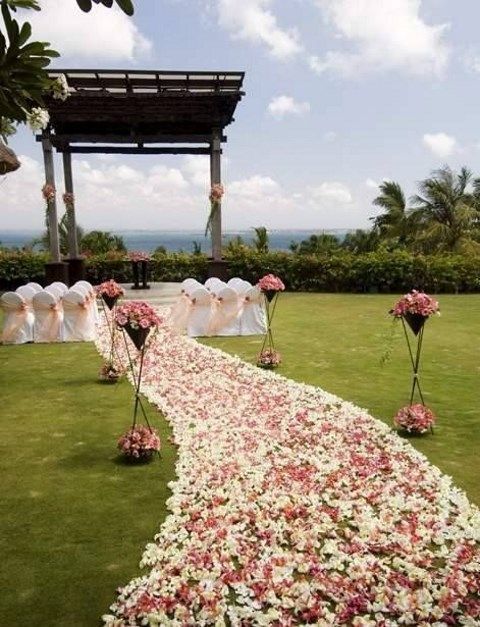 Creative Summer Wedding Aisle Decoration Ideas to Inspire