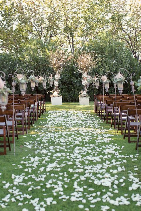 Creative Summer Wedding Aisle Decoration Ideas to Inspire