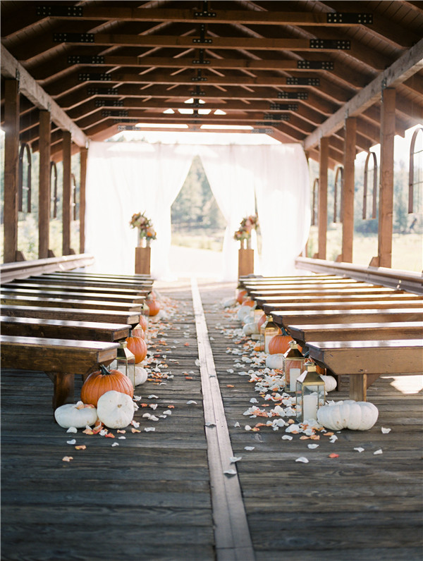 Fall Wedding Aisle Decorations to Blow Your Mind Away!