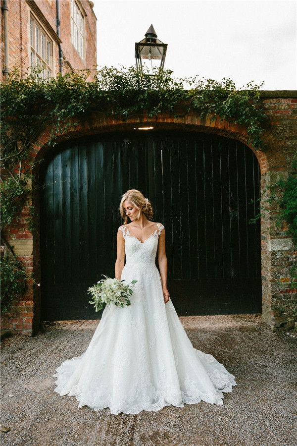 Fall in Love with These Charming Rustic Wedding Dresses