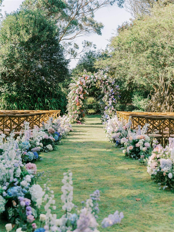 Inspirational Floral Wedding Backdrops (6)