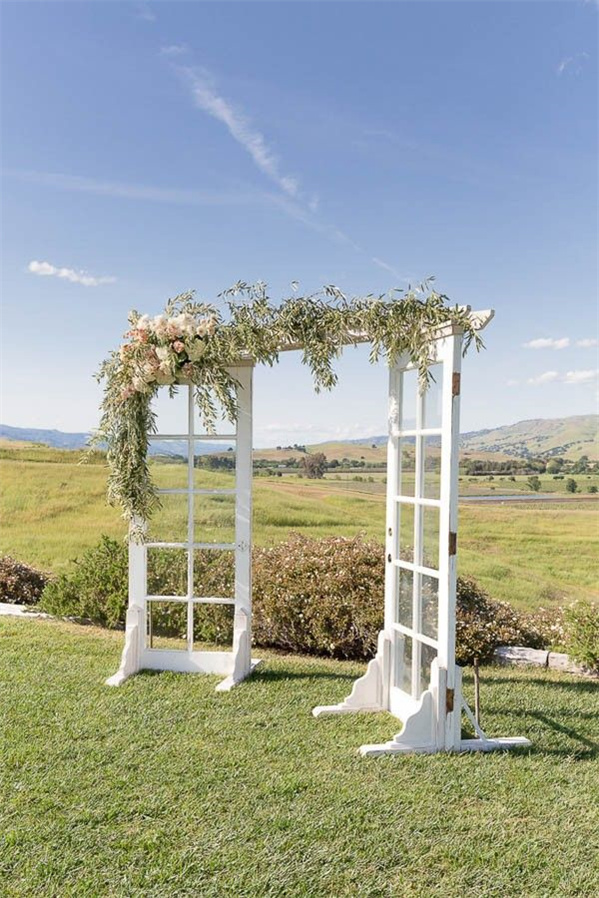 Wedding Backdrops with Vintage Doors (3)