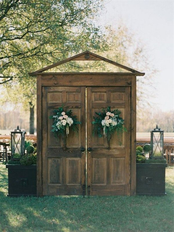Wedding Backdrops with Vintage Doors (7)