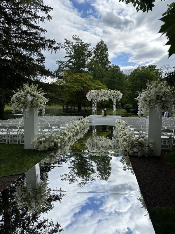Garden Wedding Aisle Decoration with Mirror