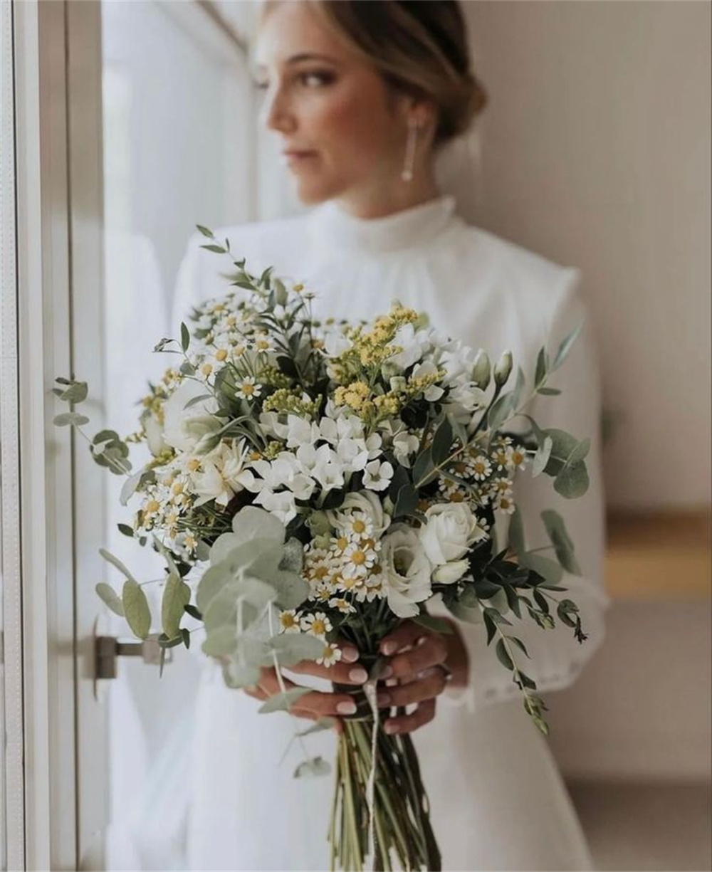 Daisy Wedding Bouquets for Winter Weddings