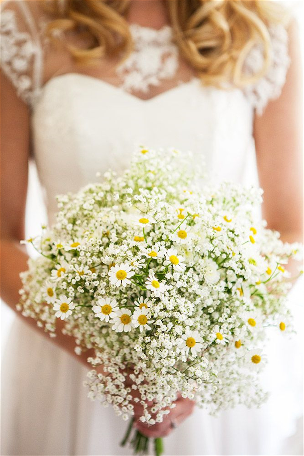 Simple and Elegant Wildflower Wedding Bouquets with Daisies
