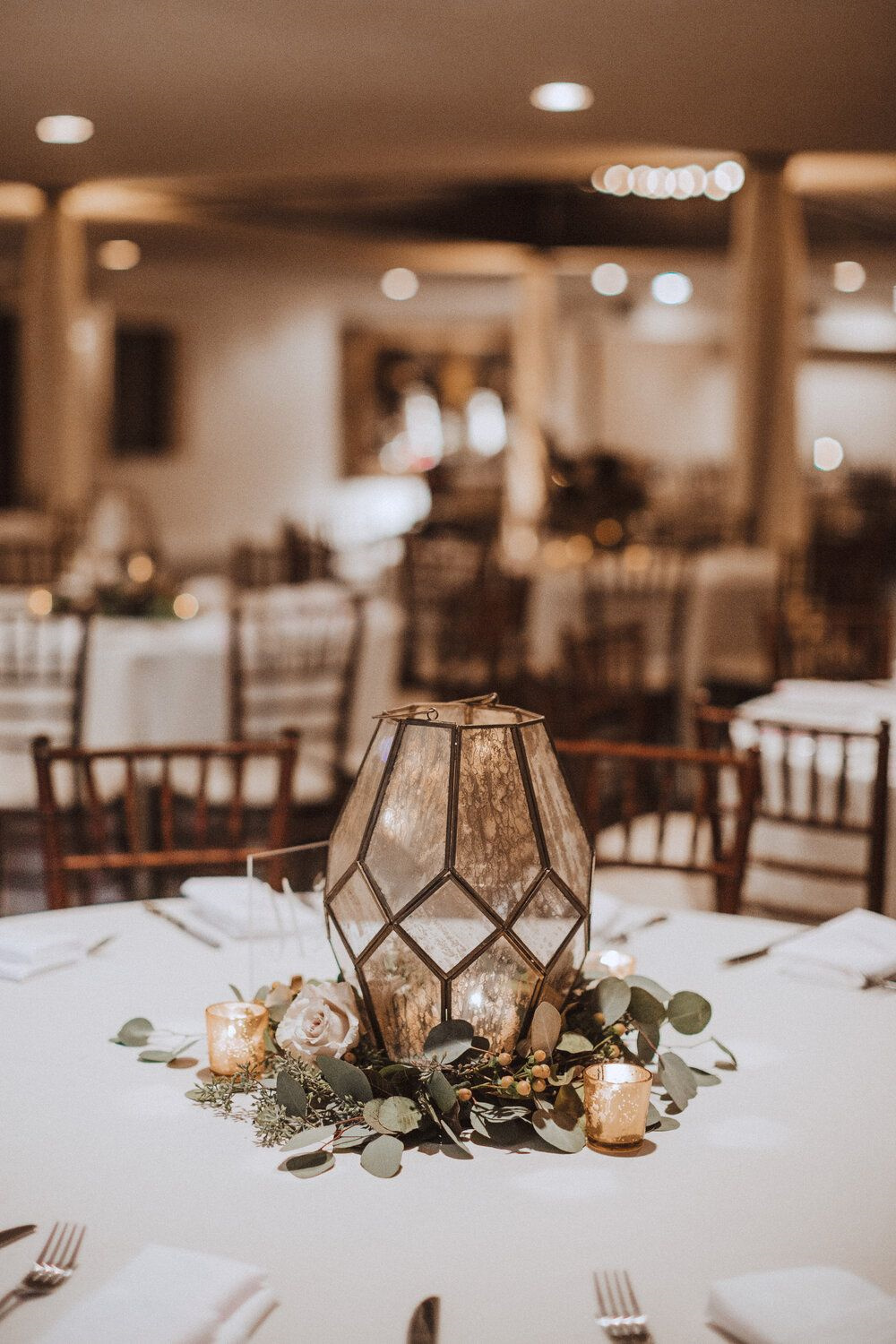 Chic Wedding Centerpieces with Lanterns