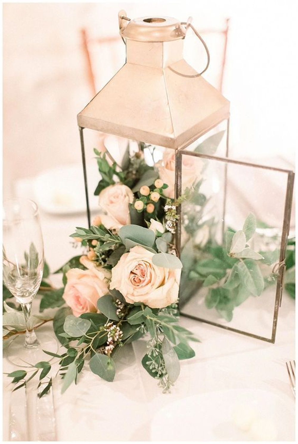 Chic Floral Wedding Centerpieces with Lanterns
