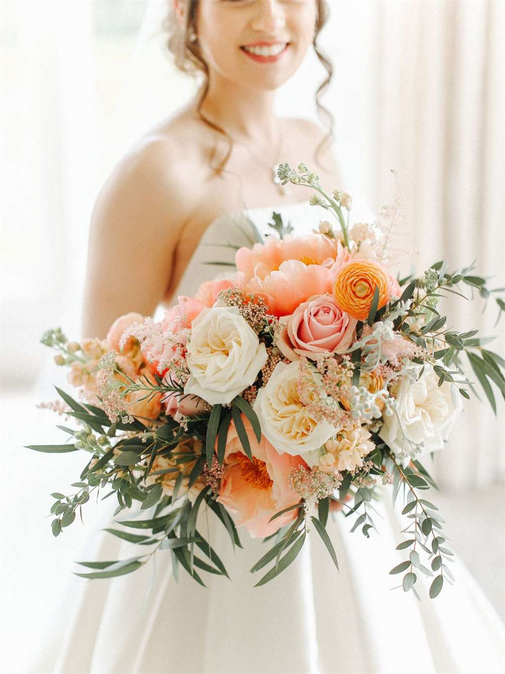 Refreshing Peach Wedding Bouquets