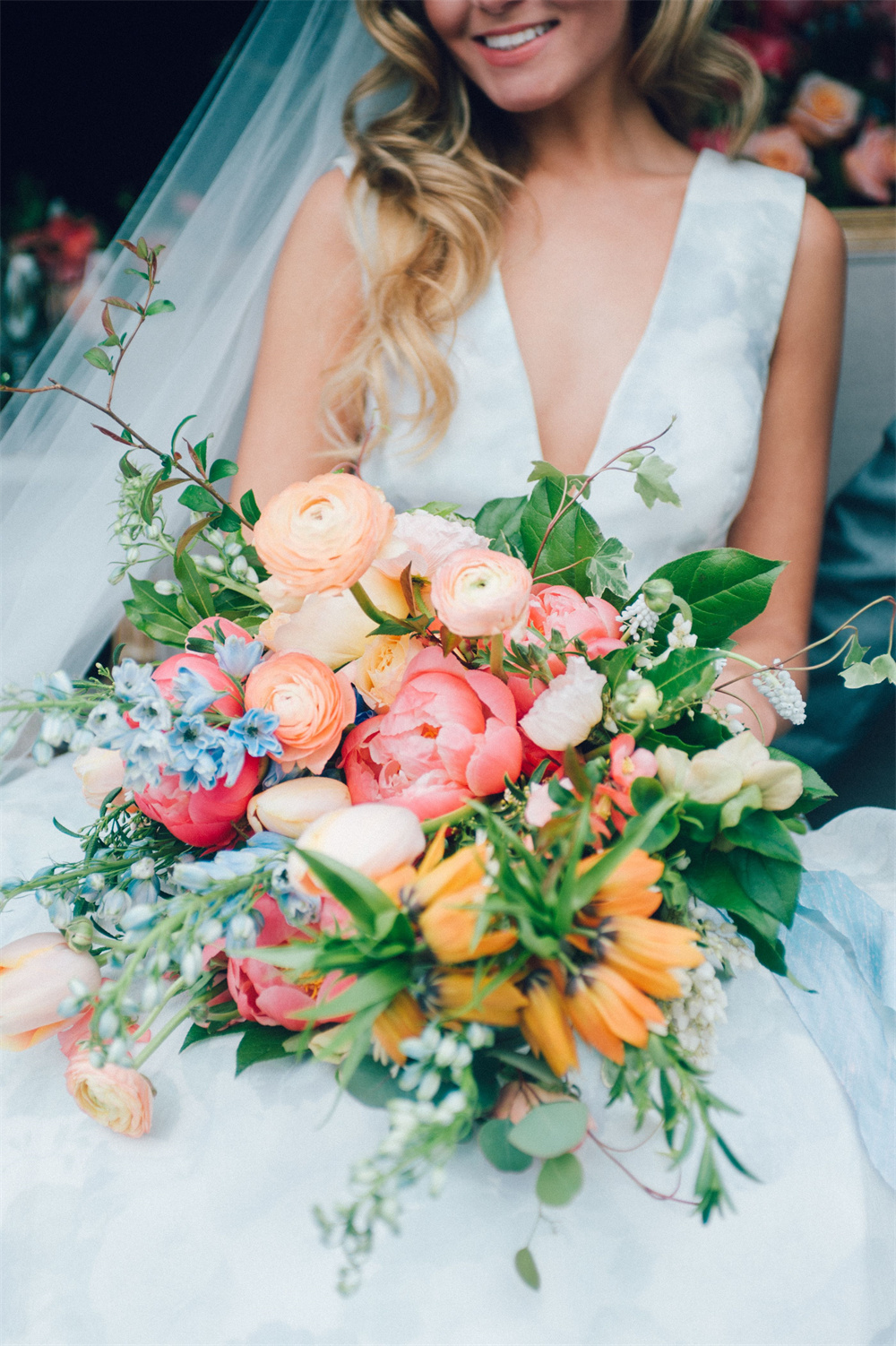 Peach Bridal Bouquets for Spring Weddings