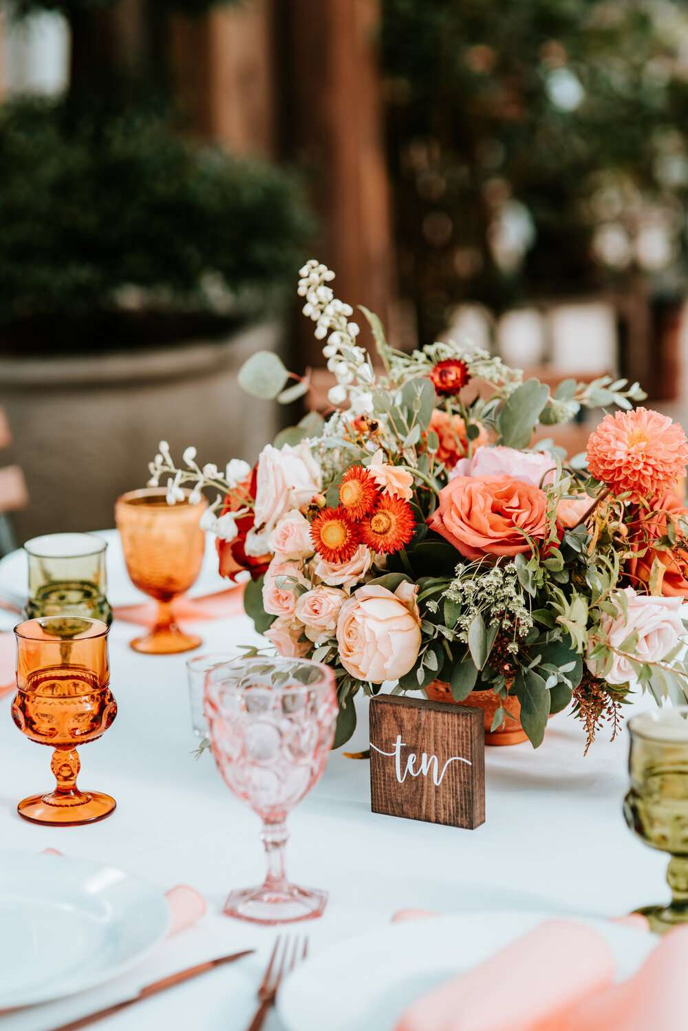 Chic Peach Wedding Table Setting Ideas