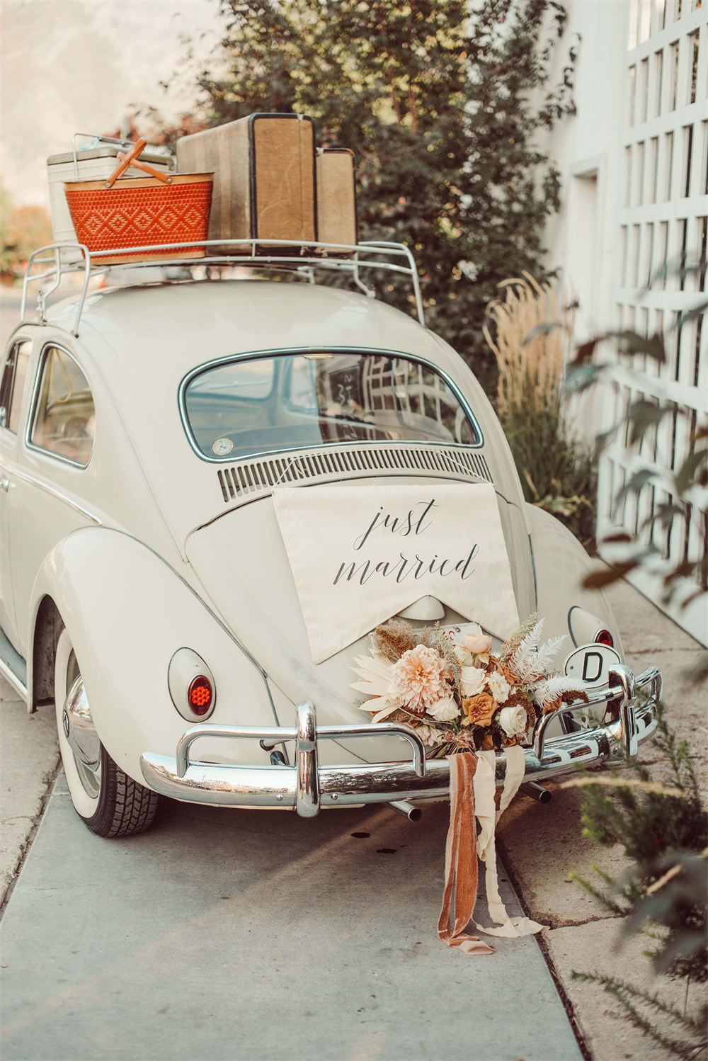 Cool Retro Wedding Ideas with Convertibles